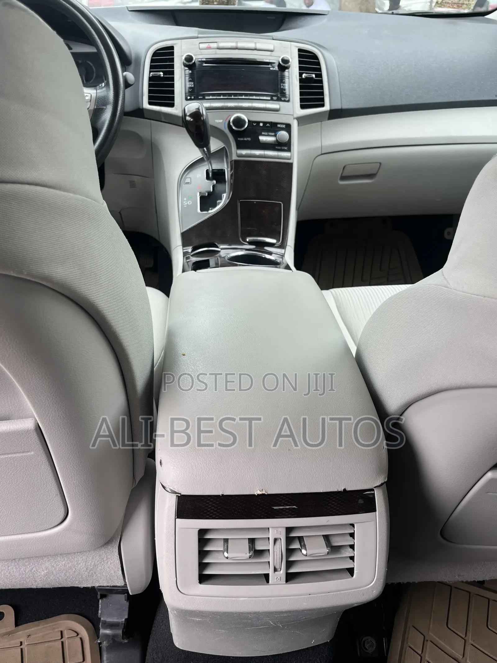 Toyota Venza 2010 Silver