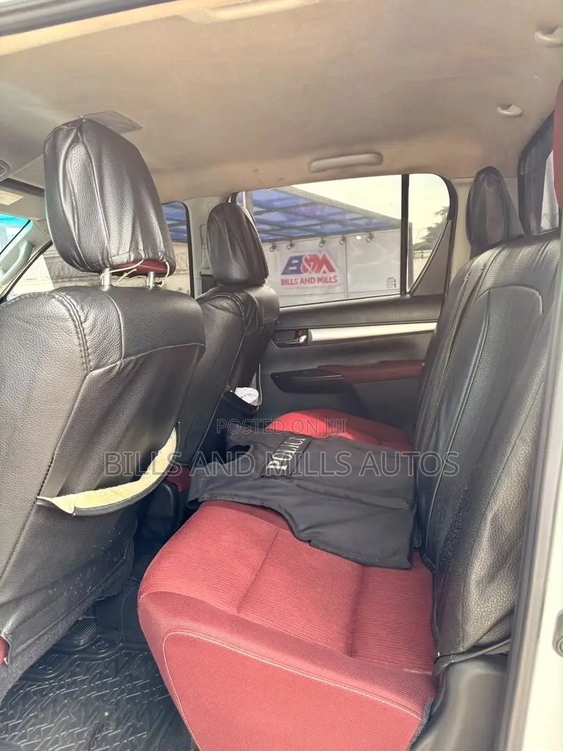 Toyota Hilux 2025 White