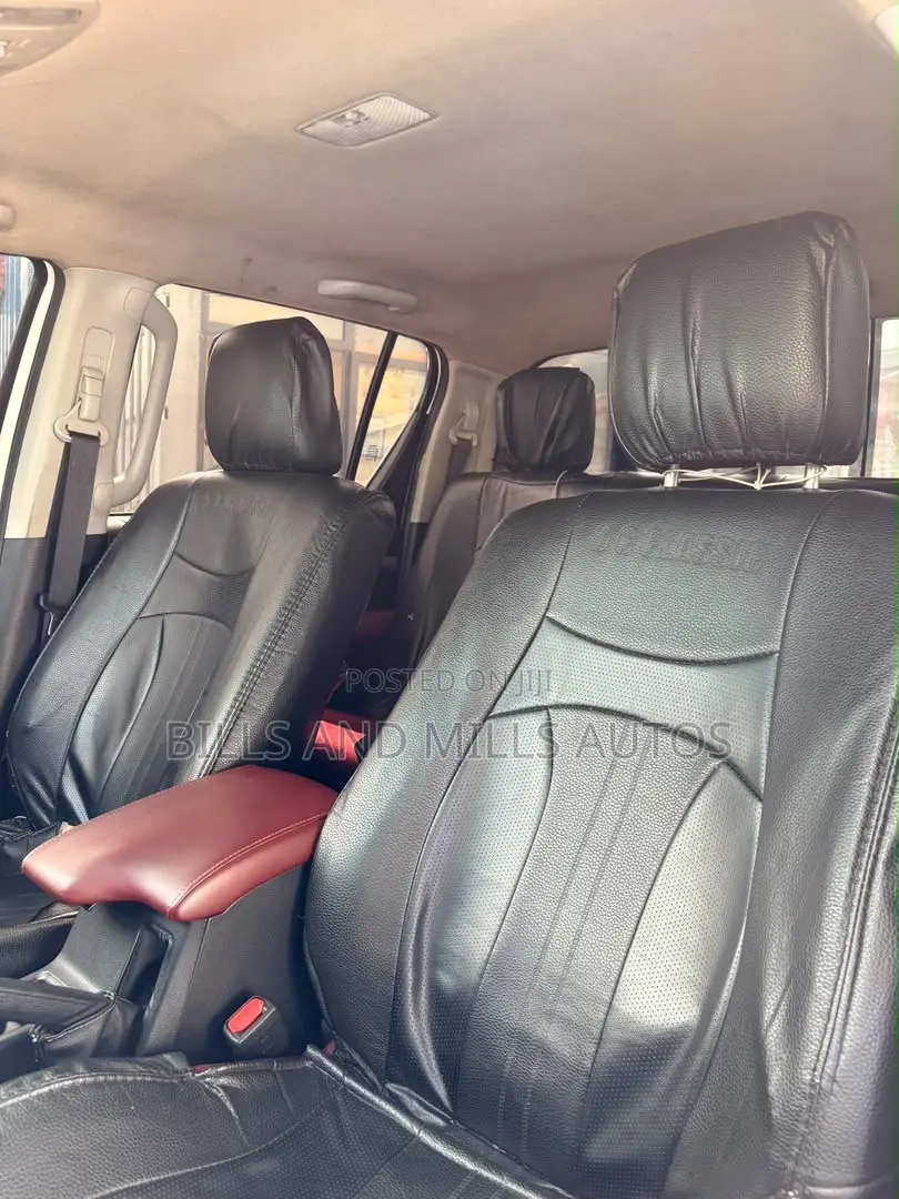 Toyota Hilux 2025 White