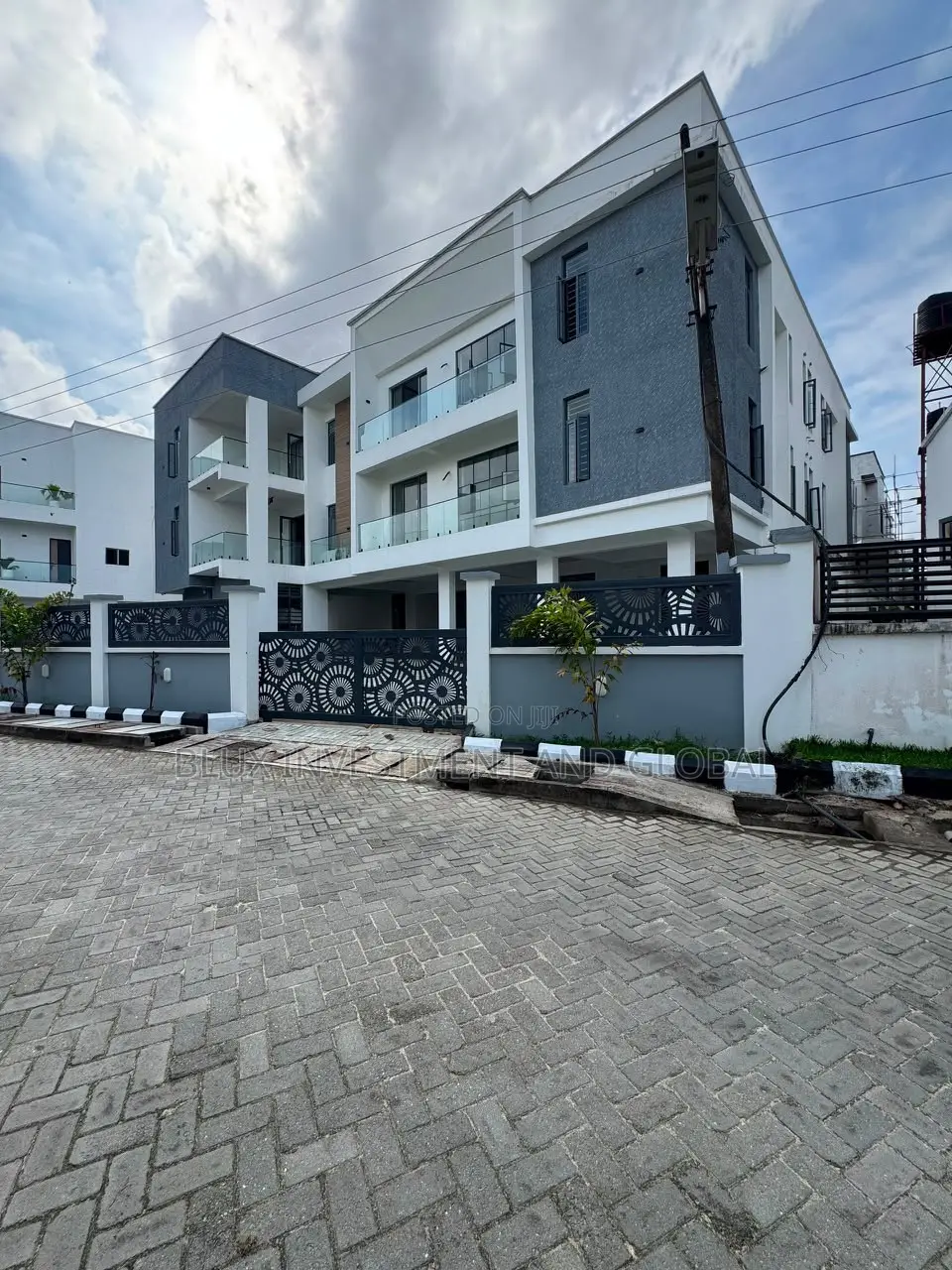 3bdrm Apartment in Platinum Way, Osapa london for sale