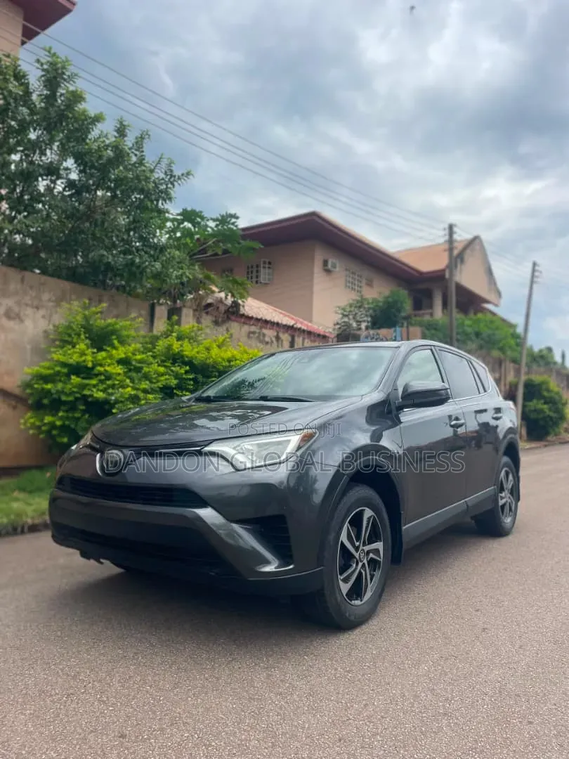Toyota RAV4 LE 4dr SUV AWD (2.5L 4cyl 6A) 2018 Black