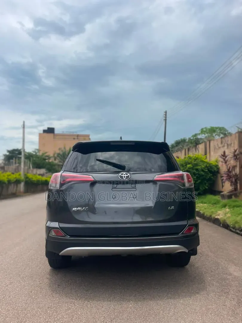 Toyota RAV4 LE 4dr SUV AWD (2.5L 4cyl 6A) 2018 Black
