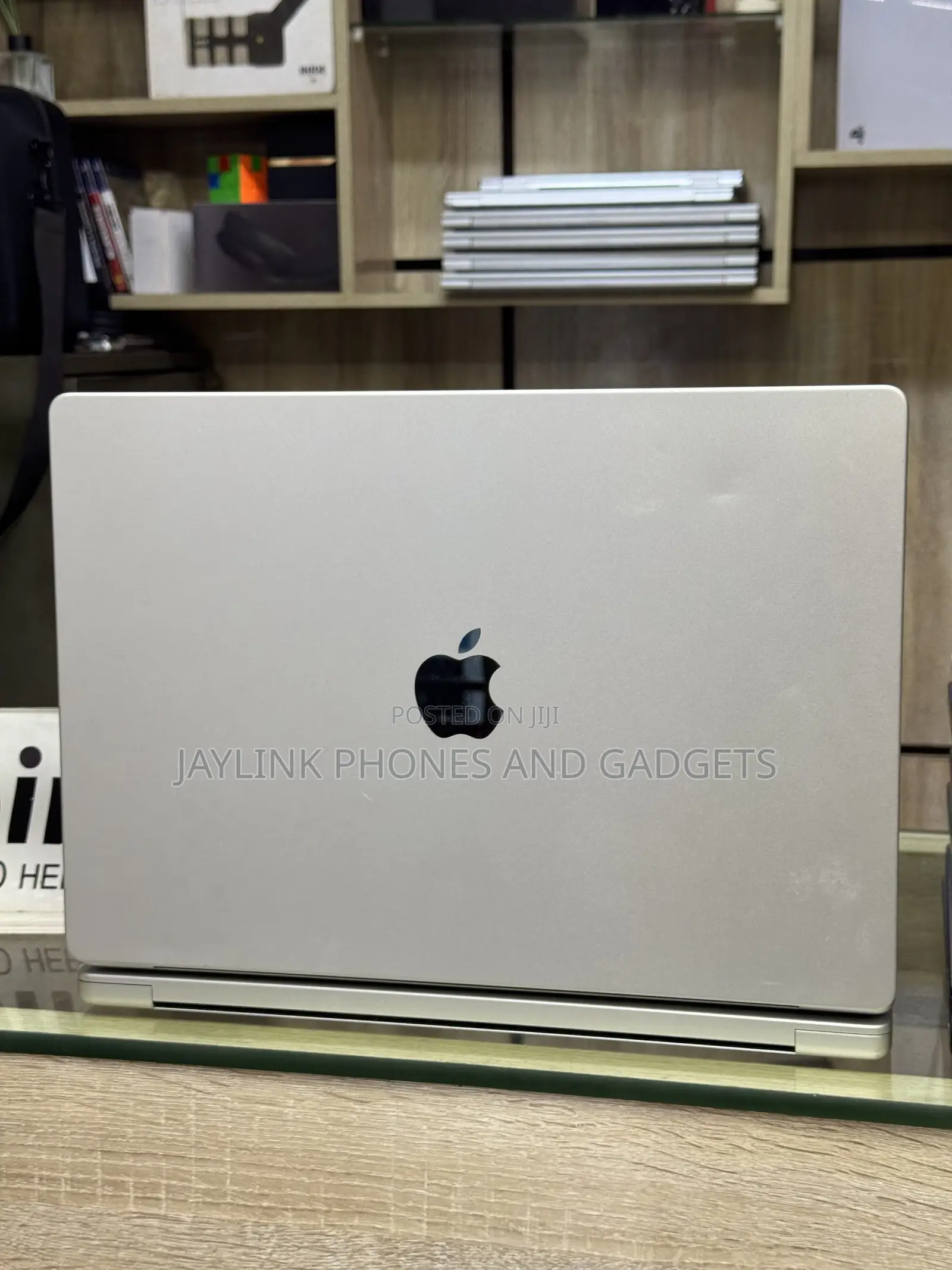 Laptop Apple MacBook Pro 2021 M1 16GB Apple M1 Pro SSD 512GB