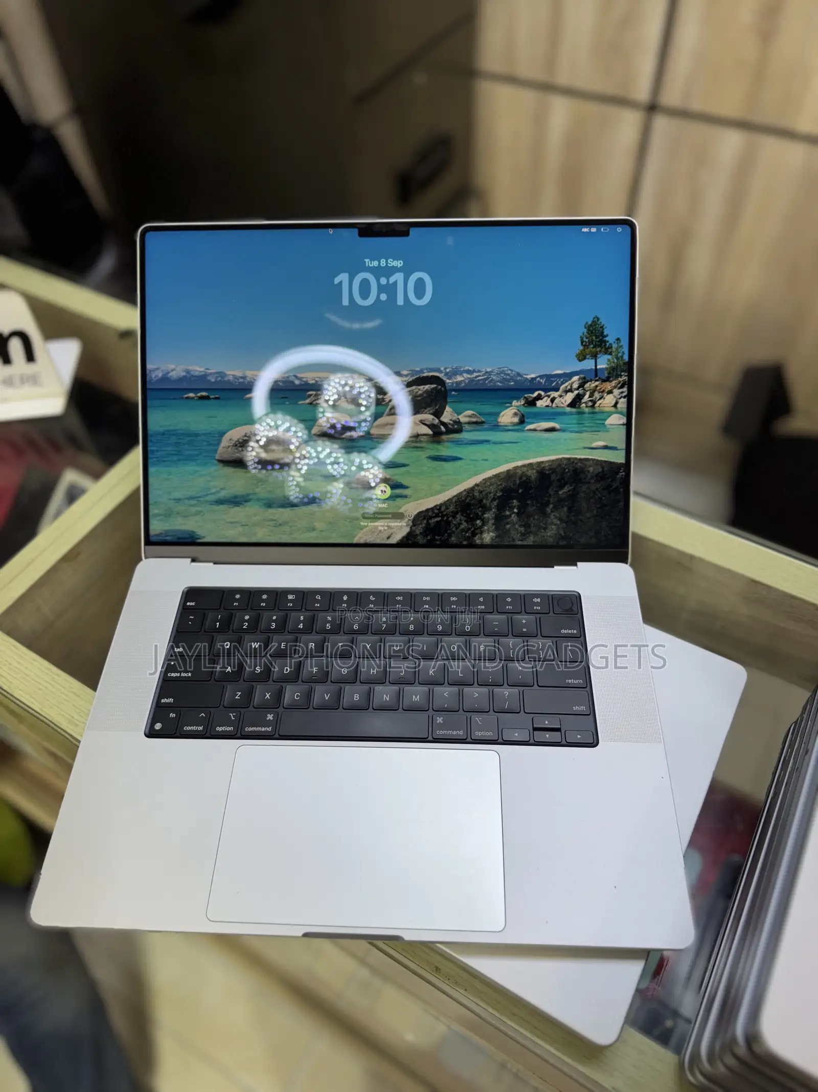 Laptop Apple MacBook Pro 2021 M1 16GB Apple M1 Pro SSD 512GB