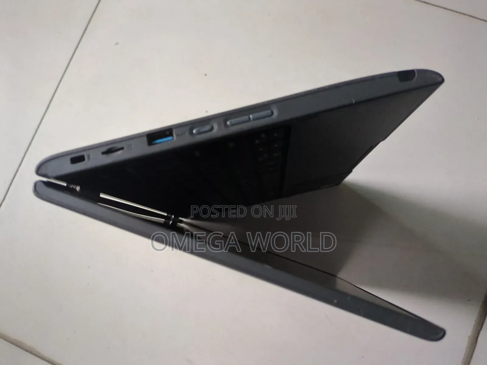 Laptop Lenovo 300e 4GB Intel SSD 128GB