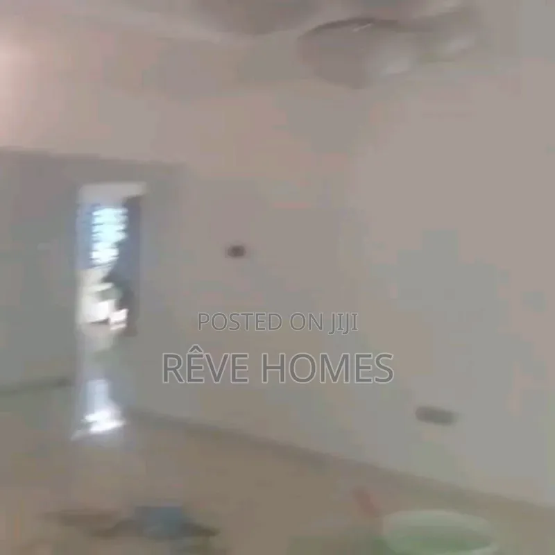 2bdrm Block of Flats in Aguda / Surulere for rent