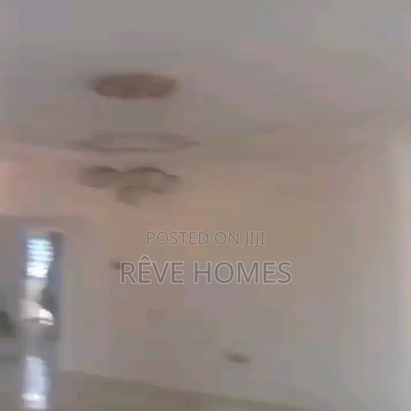 2bdrm Block of Flats in Aguda / Surulere for rent