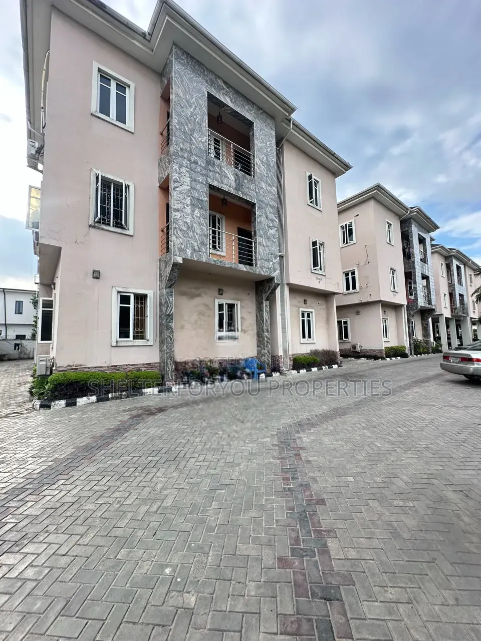 3bdrm Apartment in Lekki Expressway for rent