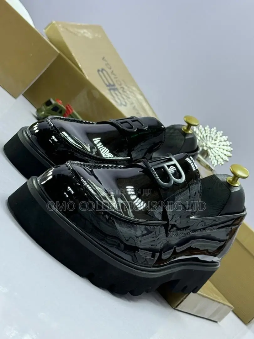 Iconic Men’s Black Leather Shoes With Gold Logo Detail – Fully Boxed