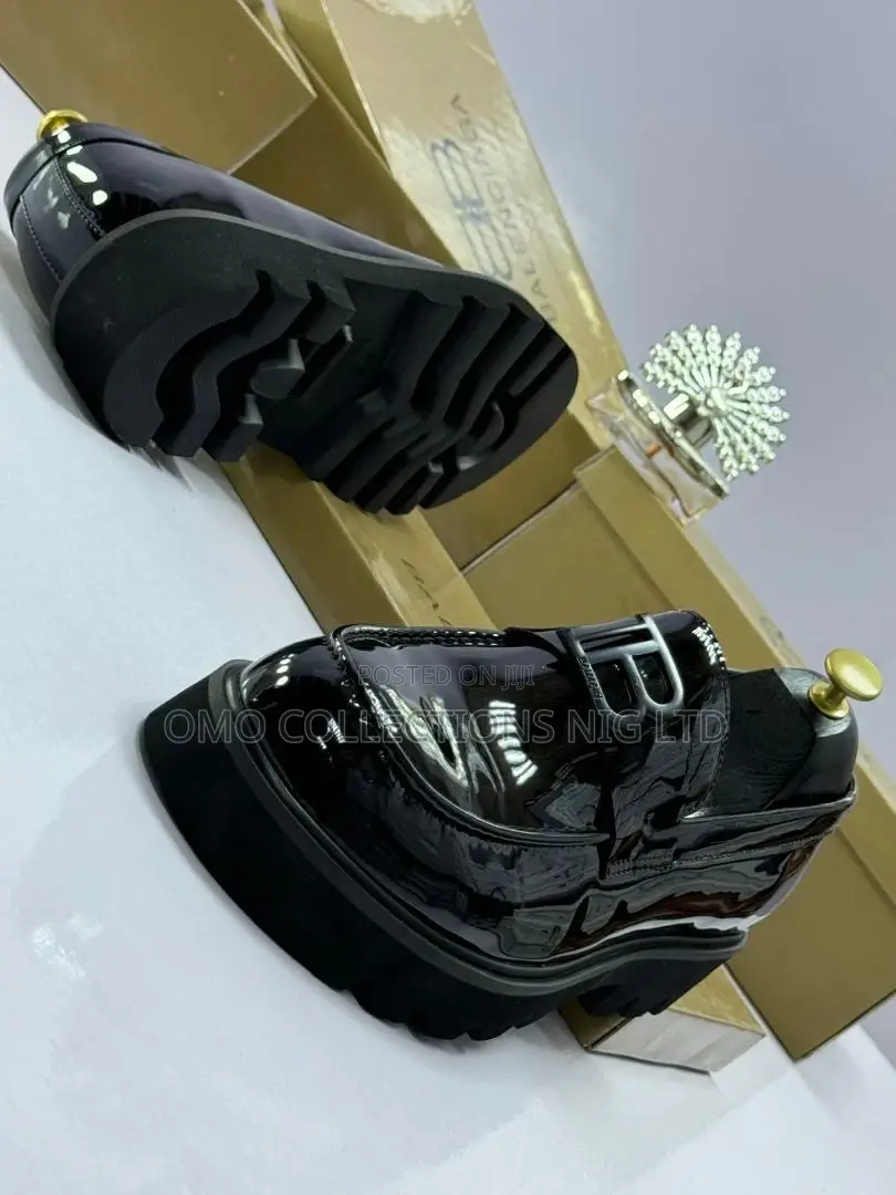 Iconic Men’s Black Leather Shoes With Gold Logo Detail – Fully Boxed