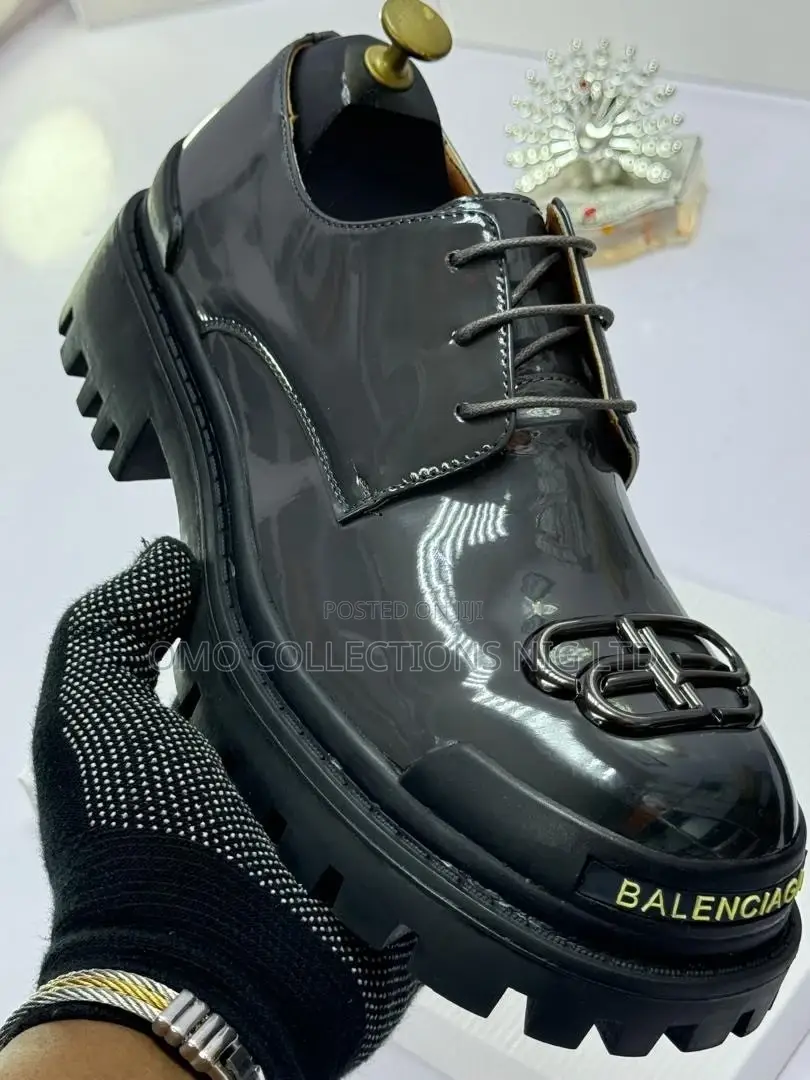 Iconic Men’s Black Leather Shoes With Gold Logo Detail – Fully Boxed