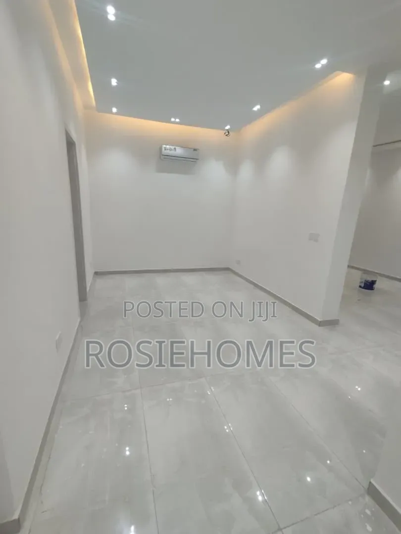 3bdrm Penthouse in Oniru Estate, 1004 for rent