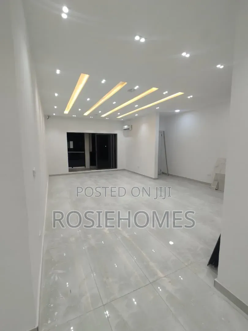 3bdrm Penthouse in Oniru Estate, 1004 for rent