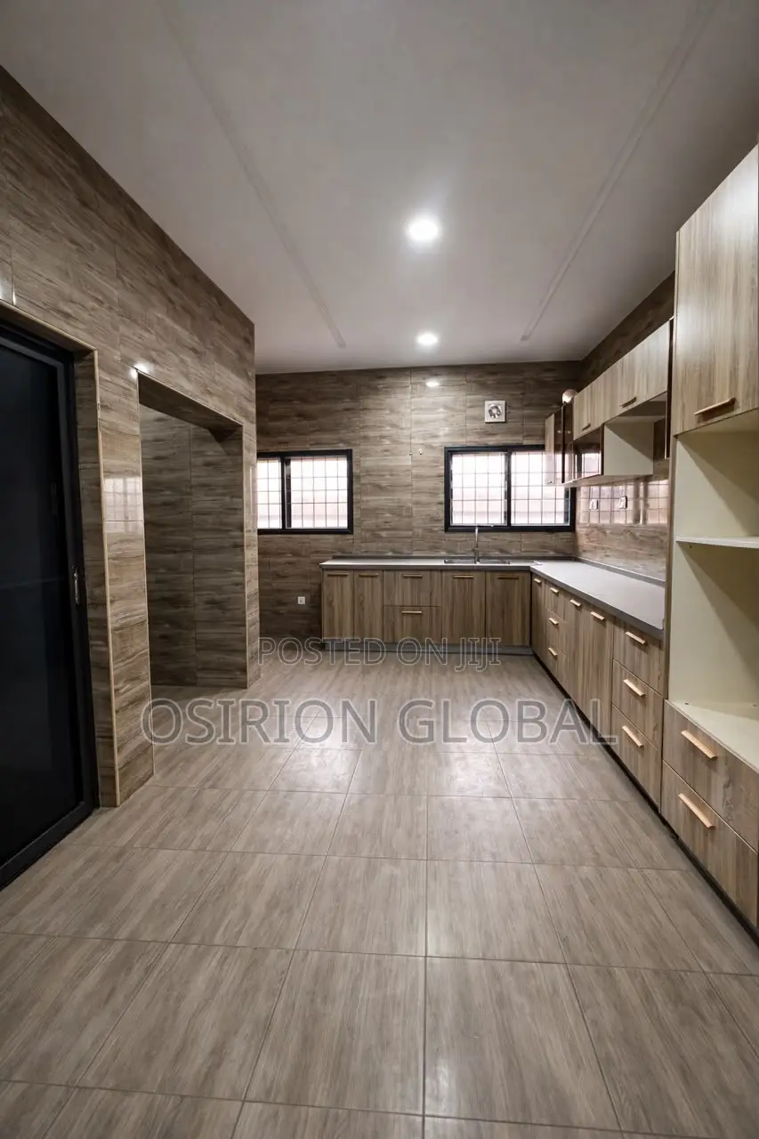 4bdrm Townhouse/Terrace in Guzape District for sale