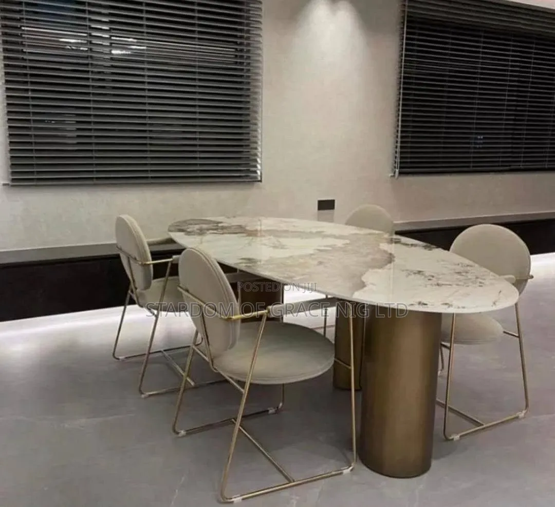 Luxurious Set of Six Seaters Dining