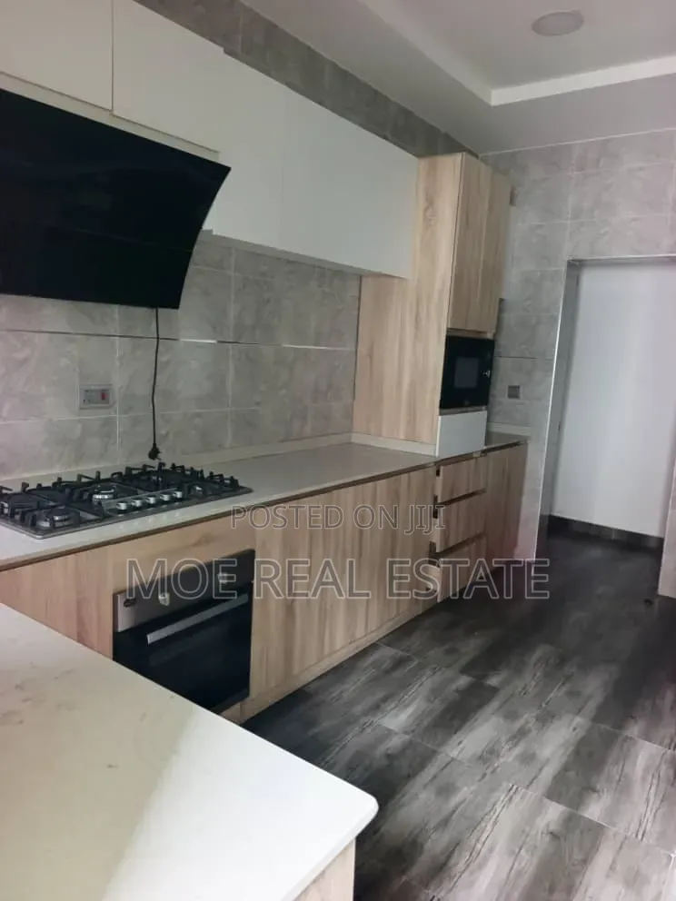 3bdrm Block of Flats in U3 Estate, Lekki Phase 1 for rent
