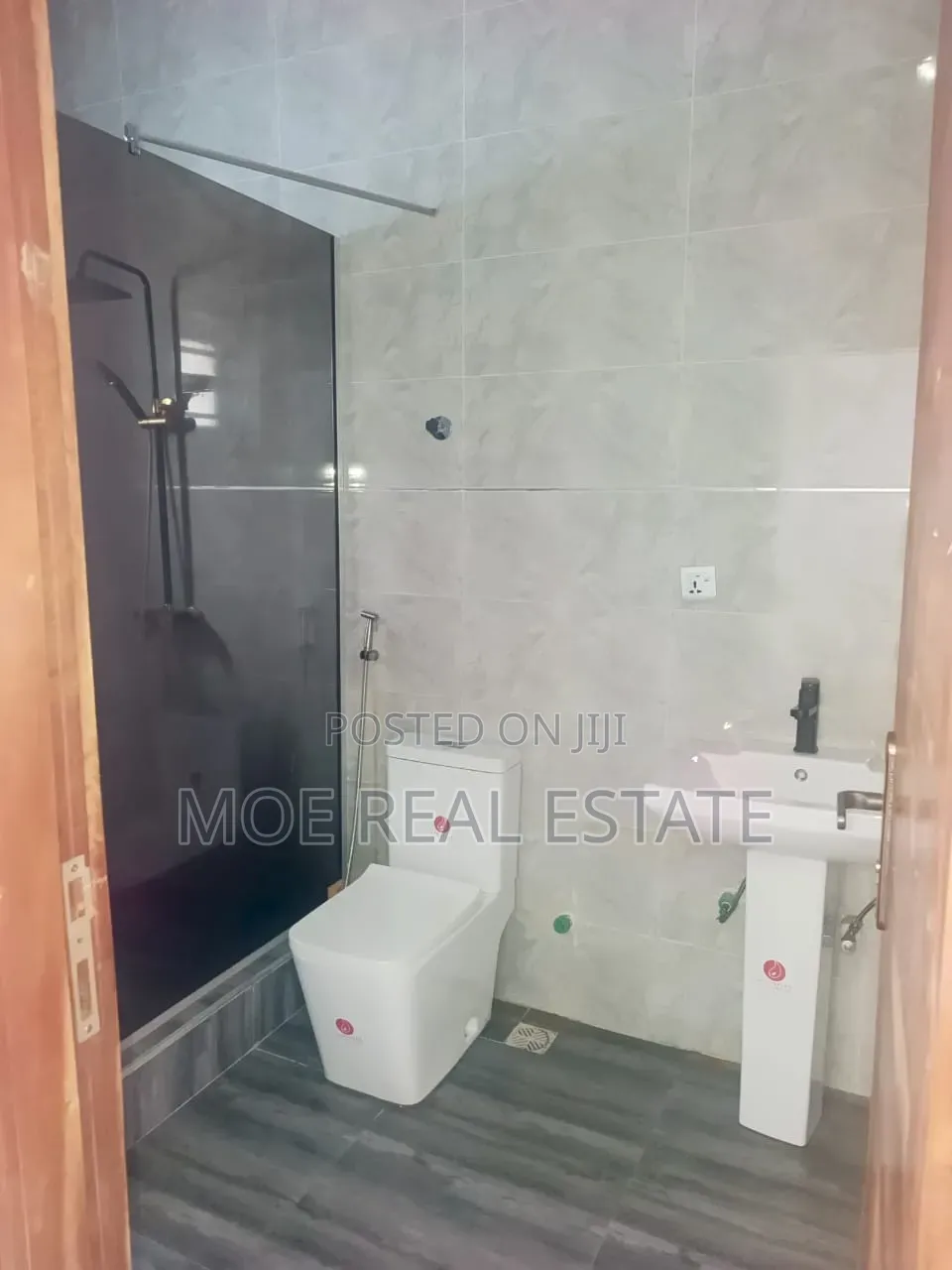 3bdrm Block of Flats in U3 Estate, Lekki Phase 1 for rent