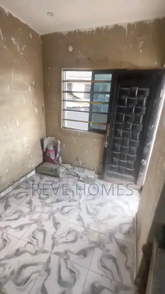 Studio Apartment in Soluyi for rent