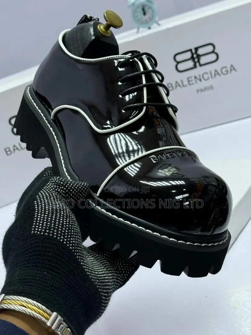 Balenciaga Men’s Black Leather Shoes With White Stitching –Fully Boxed