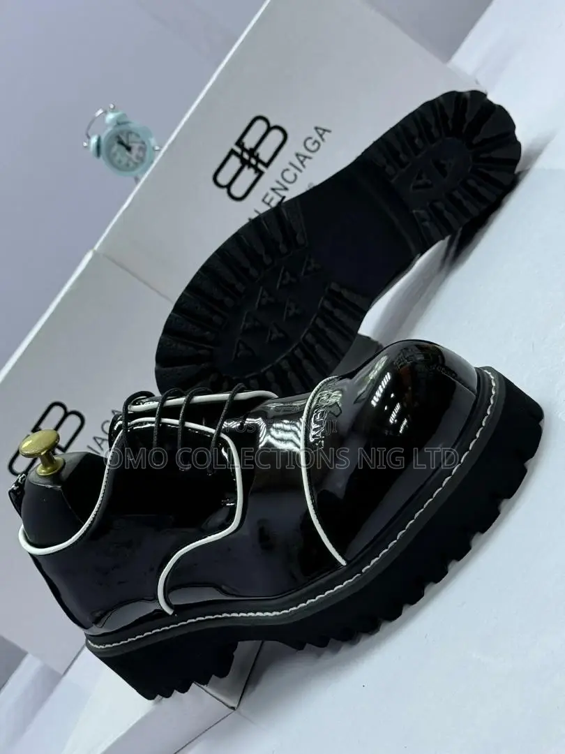 Balenciaga Men’s Black Leather Shoes With White Stitching –Fully Boxed