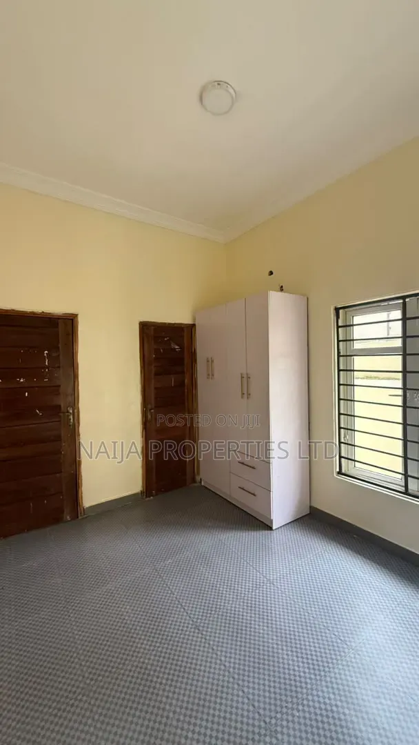 5bdrm Duplex in Ikota for rent