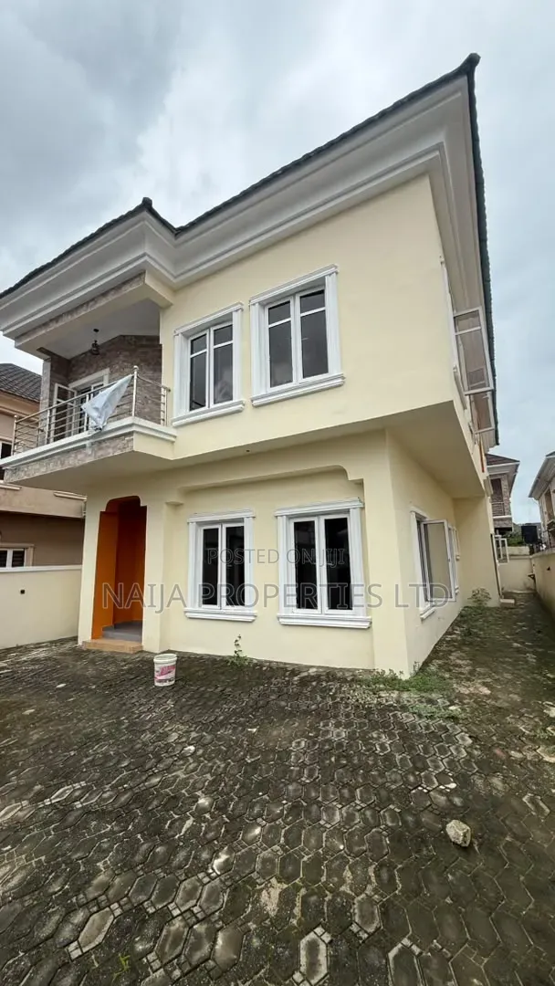 5bdrm Duplex in Ikota for rent