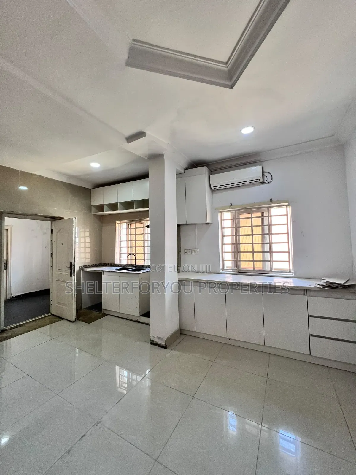 2bdrm Apartment in Lekki Phase 1 for rent