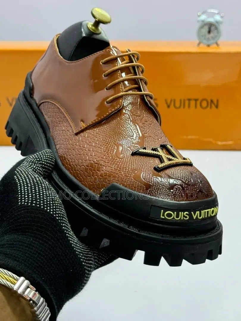 Louis Vuitton Men’s Brown Textured Leather Lace-Up Shoes – Fully Boxed