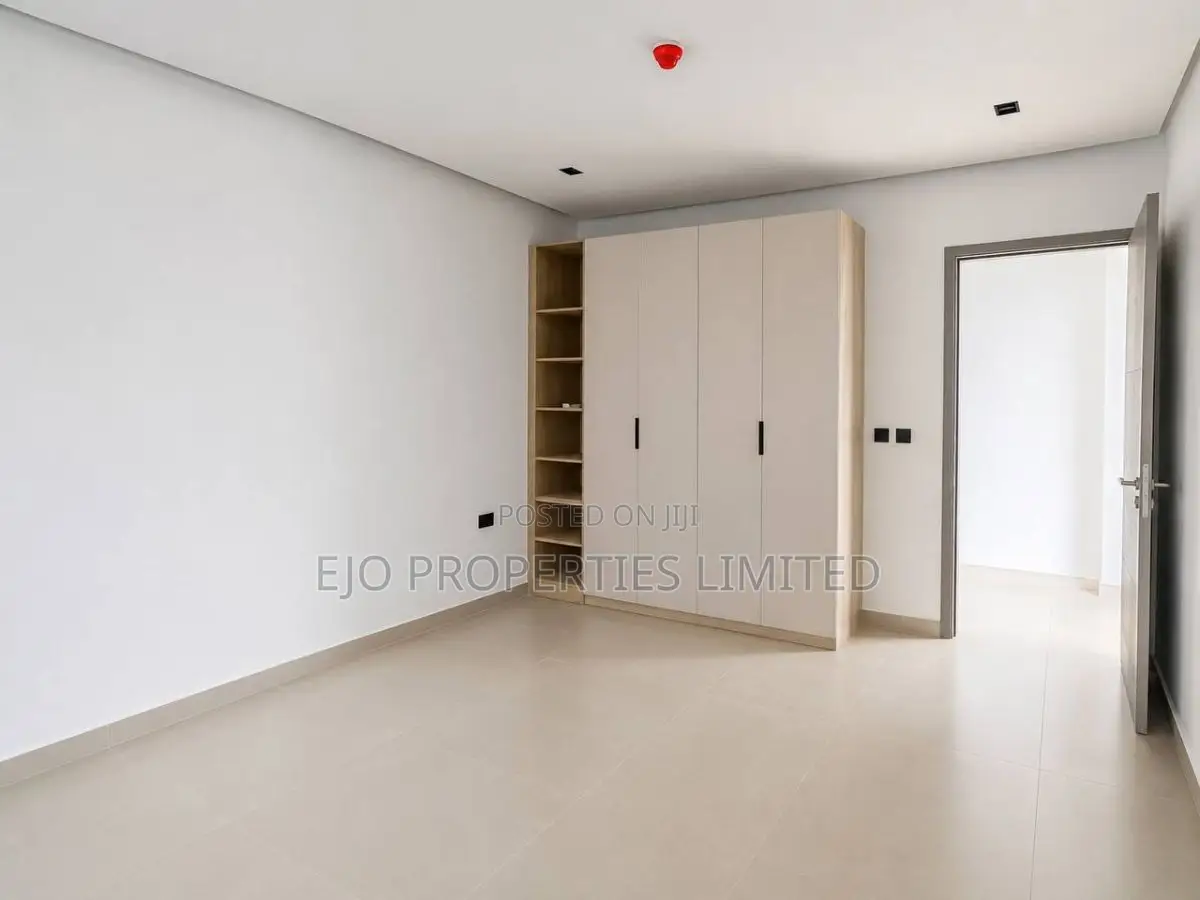 3bdrm Apartment in Lekki Phase 1 for sale