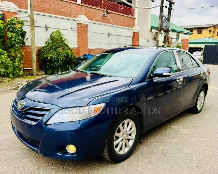 Toyota Camry XLE 4dr Sedan (2.5L 4cyl 6AM) 2010 Blue