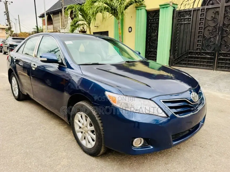 Toyota Camry XLE 4dr Sedan (2.5L 4cyl 6AM) 2010 Blue