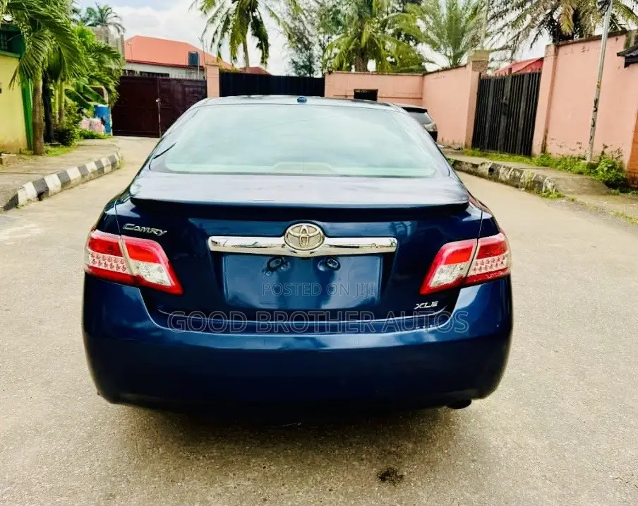 Toyota Camry XLE 4dr Sedan (2.5L 4cyl 6AM) 2010 Blue