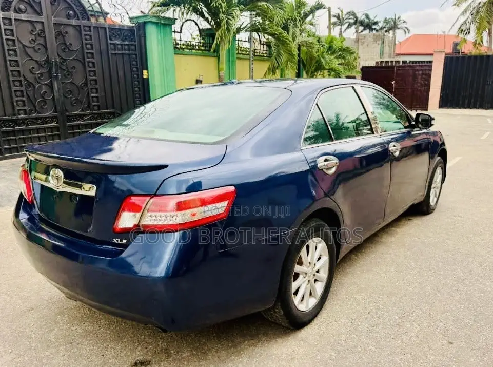 Toyota Camry XLE 4dr Sedan (2.5L 4cyl 6AM) 2010 Blue