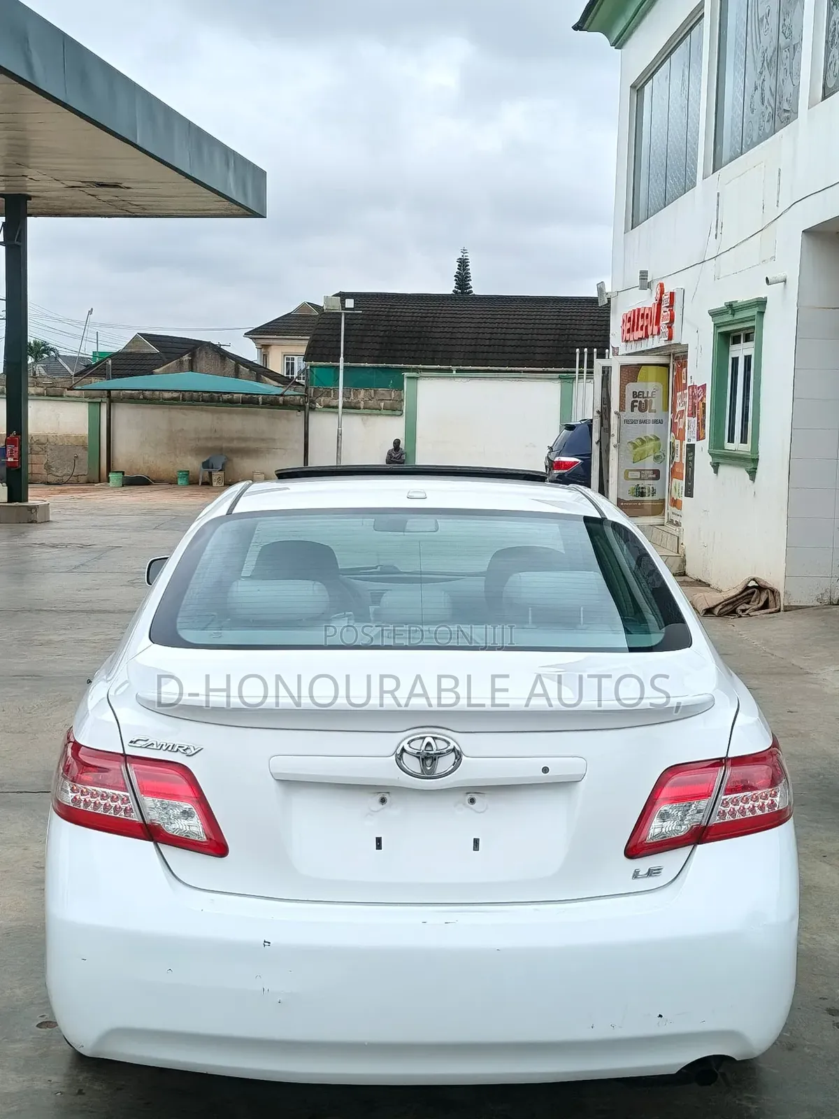Toyota Camry LE 4dr Sedan (2.5L 4cyl 6AM) 2010 White