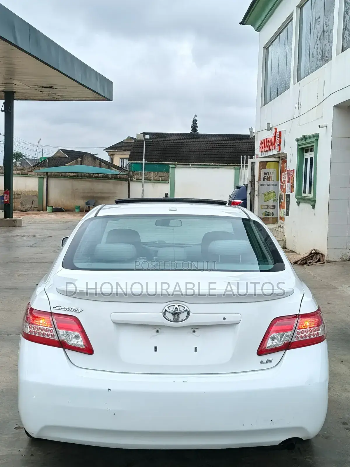 Toyota Camry LE 4dr Sedan (2.5L 4cyl 6AM) 2010 White