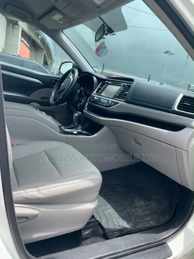 Toyota Highlander LE 4x4 V6 (3.5L 6cyl 8A) 2017 White