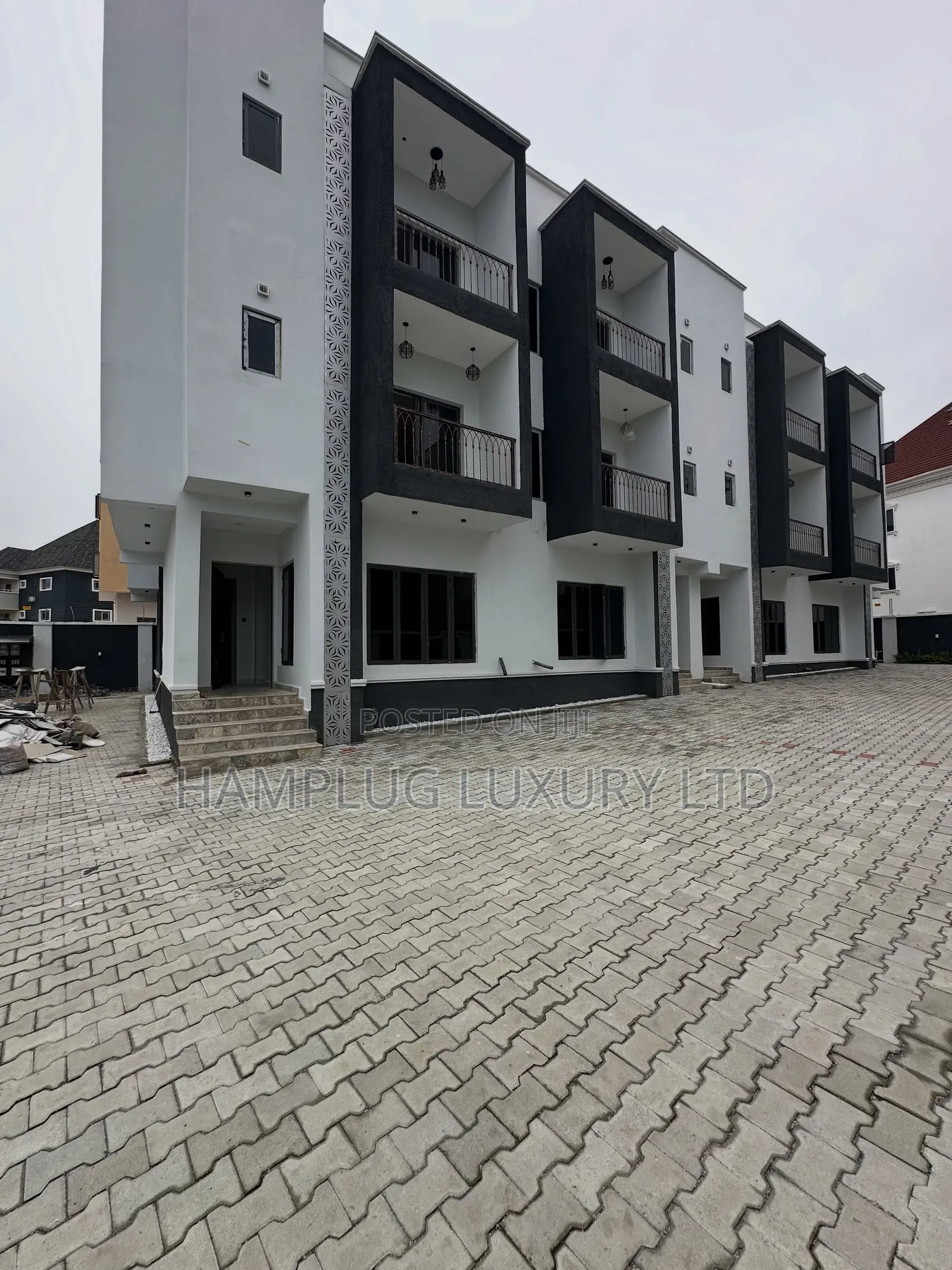 4bdrm Townhouse/Terrace in Jahi for sale