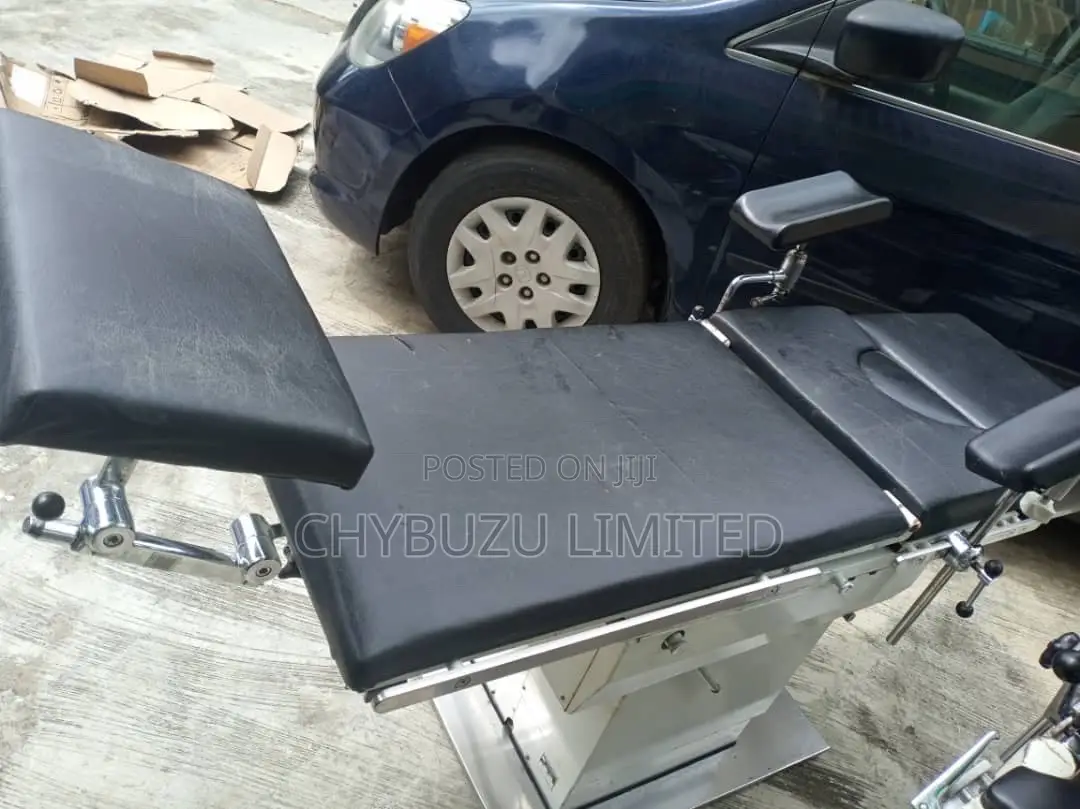 Electric Gynecological Examination Table / Gynae Couch