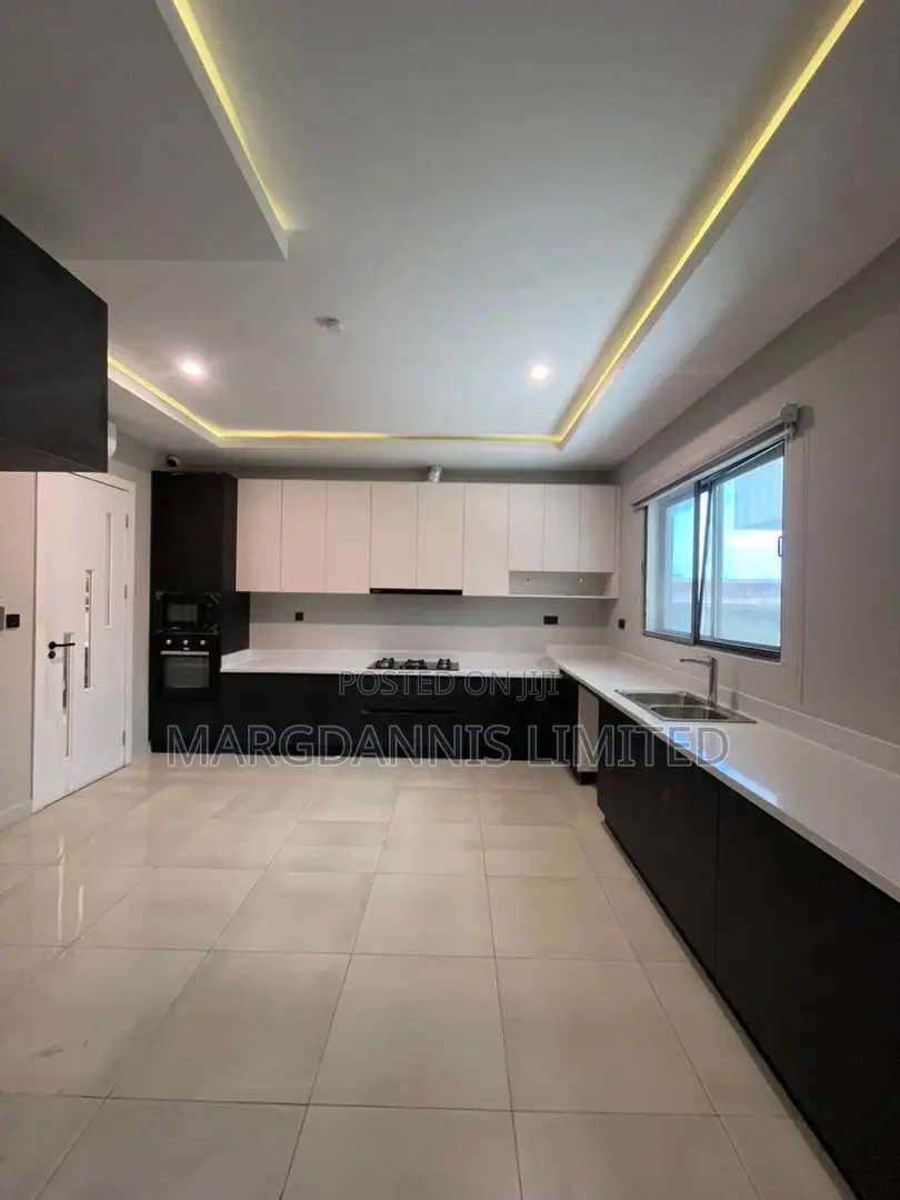 5bdrm Duplex in Lekki Phase 1 for sale