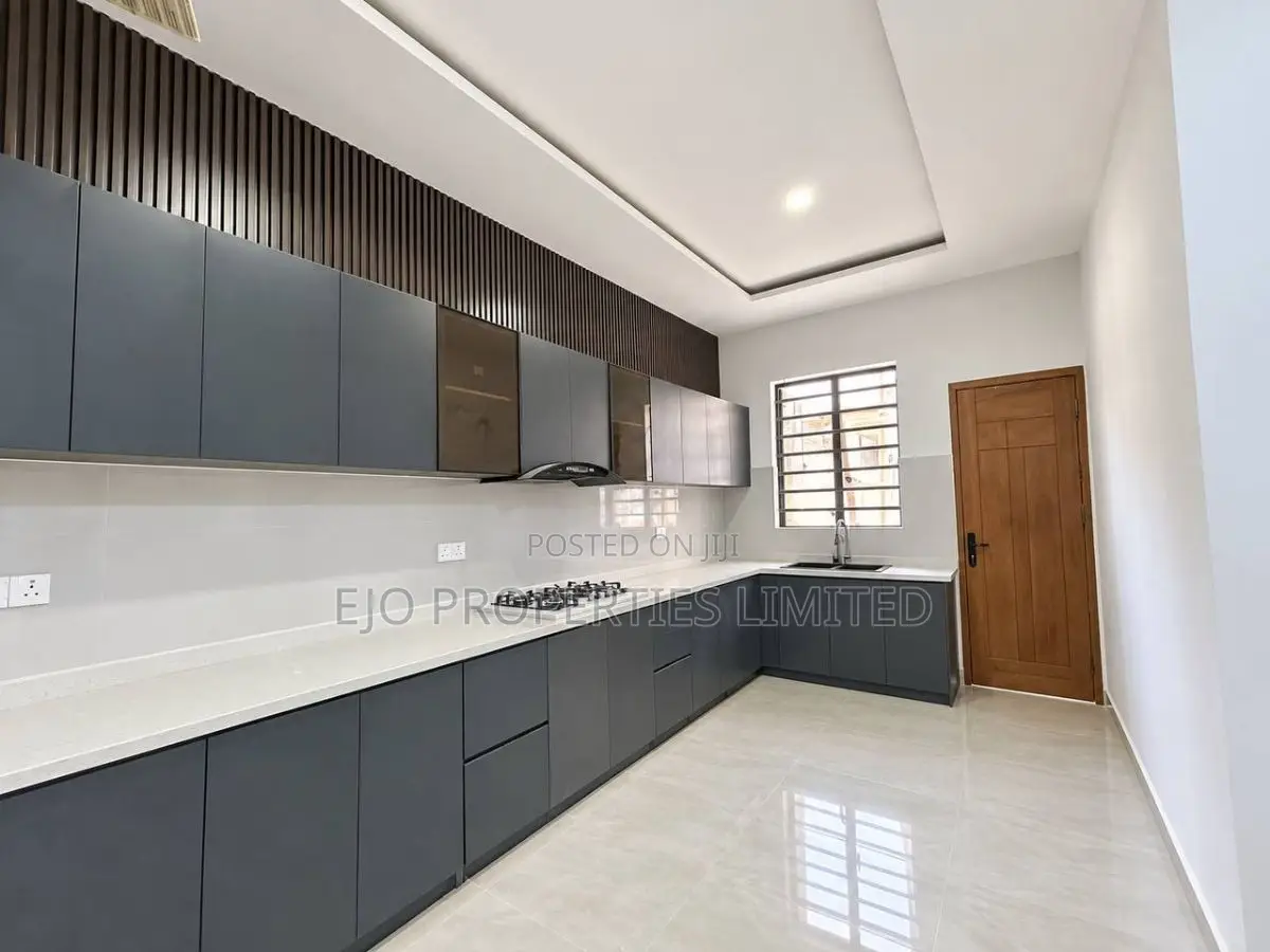3bdrm Apartment in Lekki Phase 1 for sale