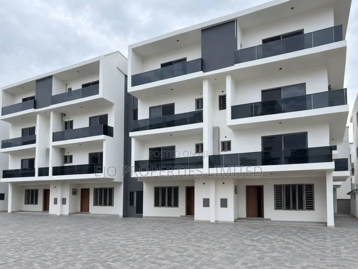 3bdrm Apartment in Lekki Phase 1 for sale