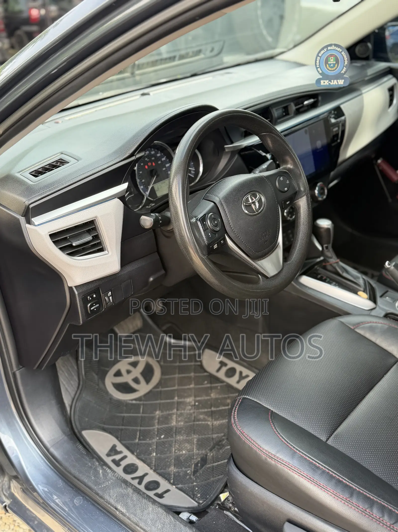 Toyota Corolla LE 4dr Sedan (1.8L 4cyl CVT) 2015 Gray