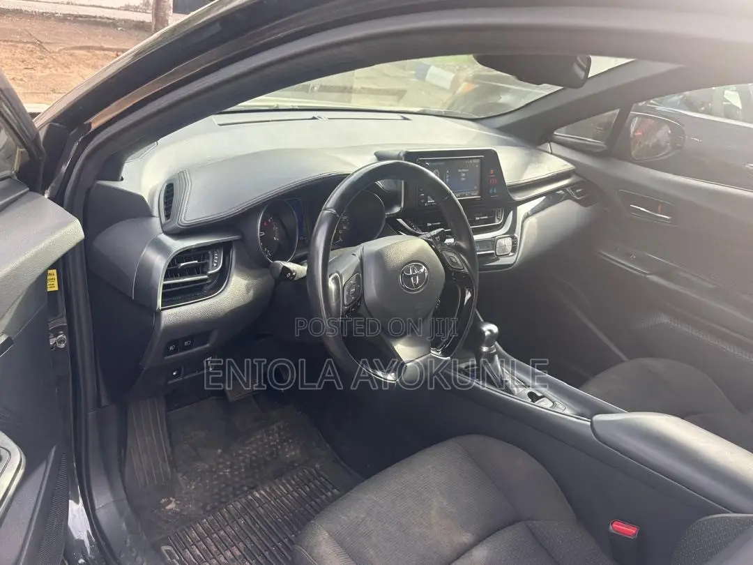 Toyota C-HR XLE FWD Sport Utility (2.0L 4cyl 2AM) 2018 Black