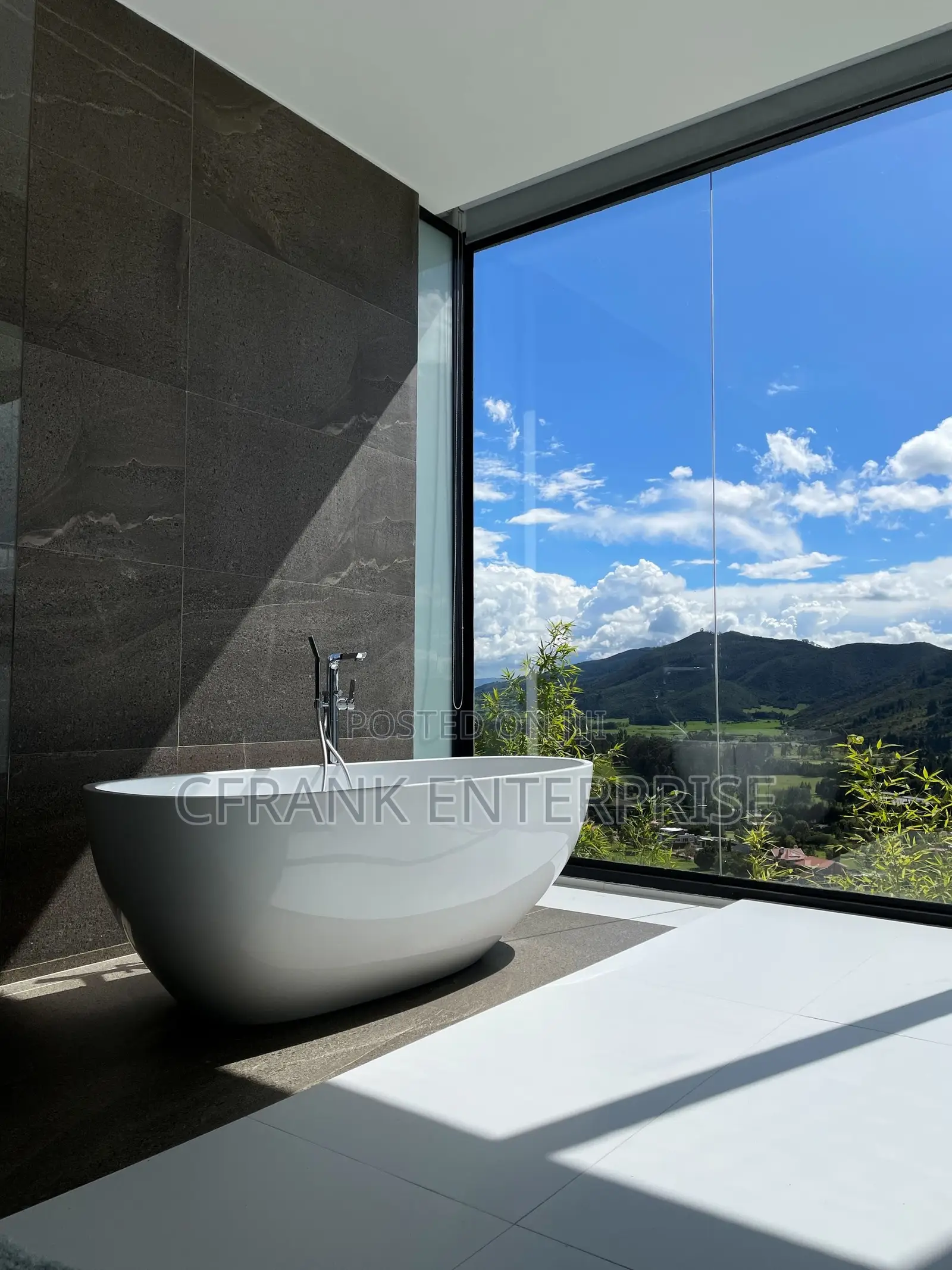 Luxury Bath Tub - Freestanding Jacuzzi Tub in Anambra |