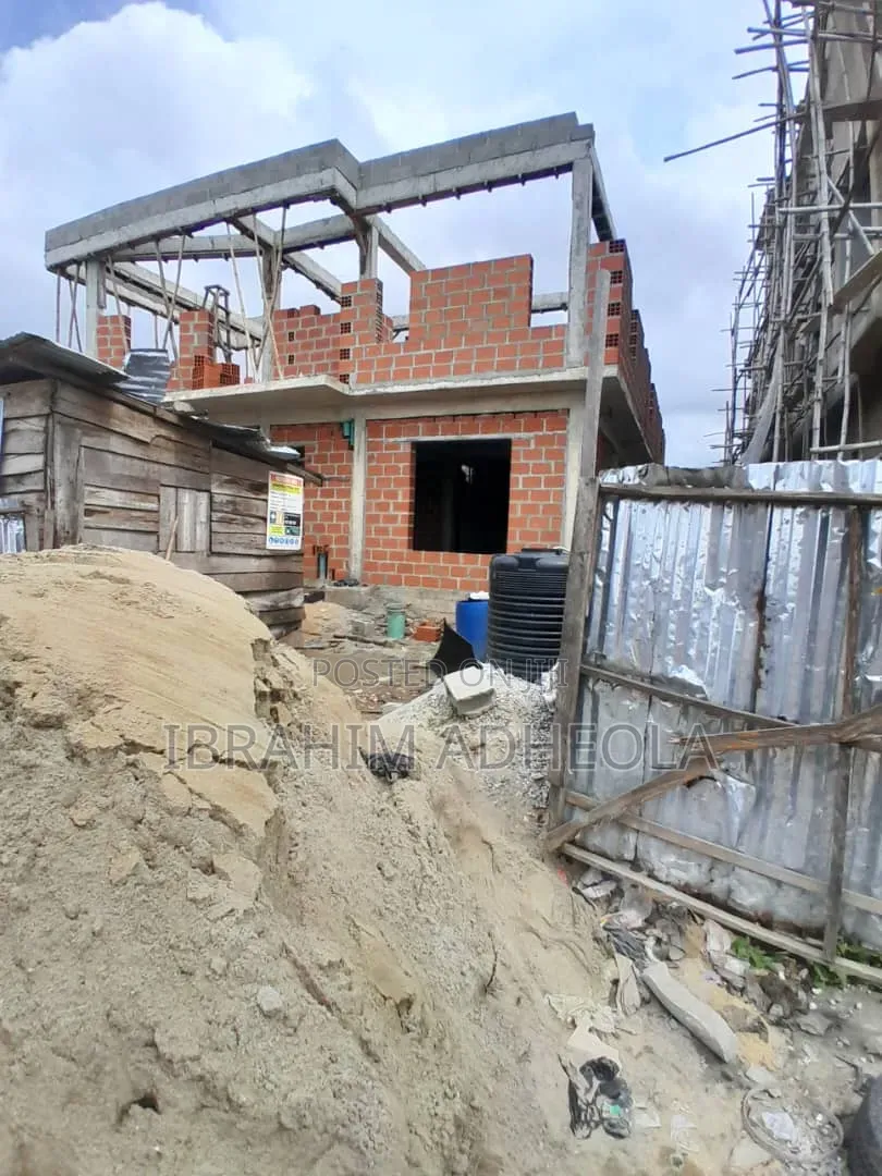3bdrm Townhouse/Terrace in Akoka for sale