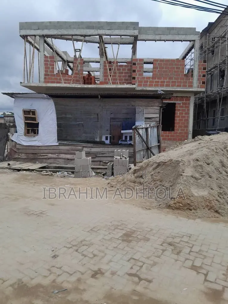 3bdrm Townhouse/Terrace in Akoka for sale