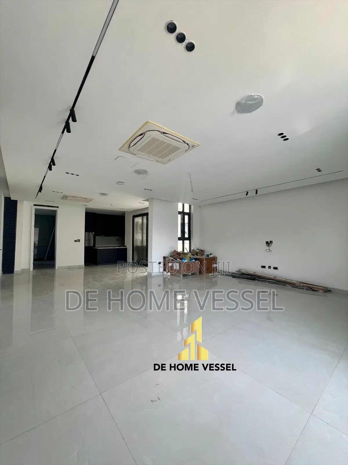 5bdrm Duplex in Banana Island for sale