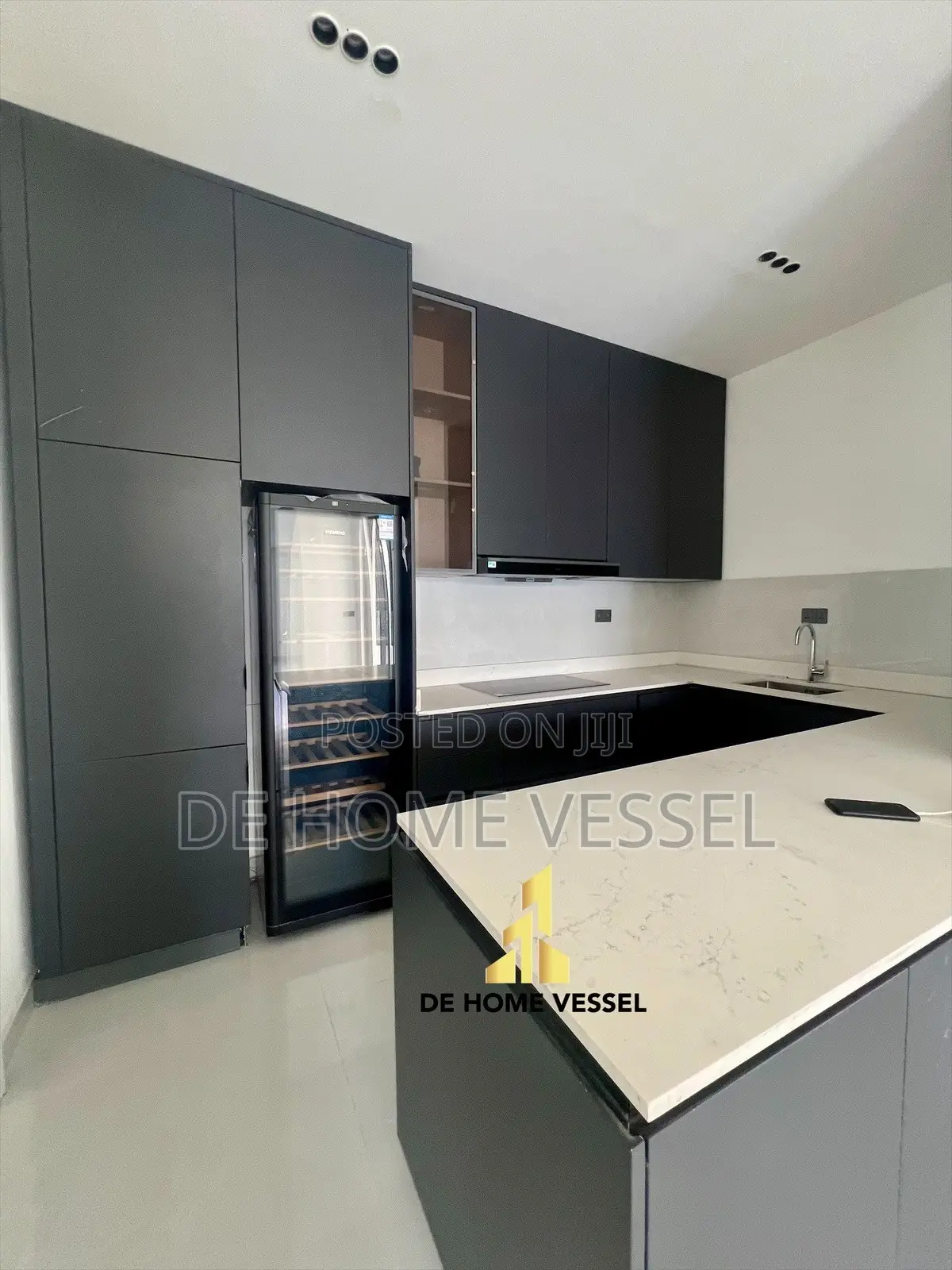 5bdrm Duplex in Banana Island for sale