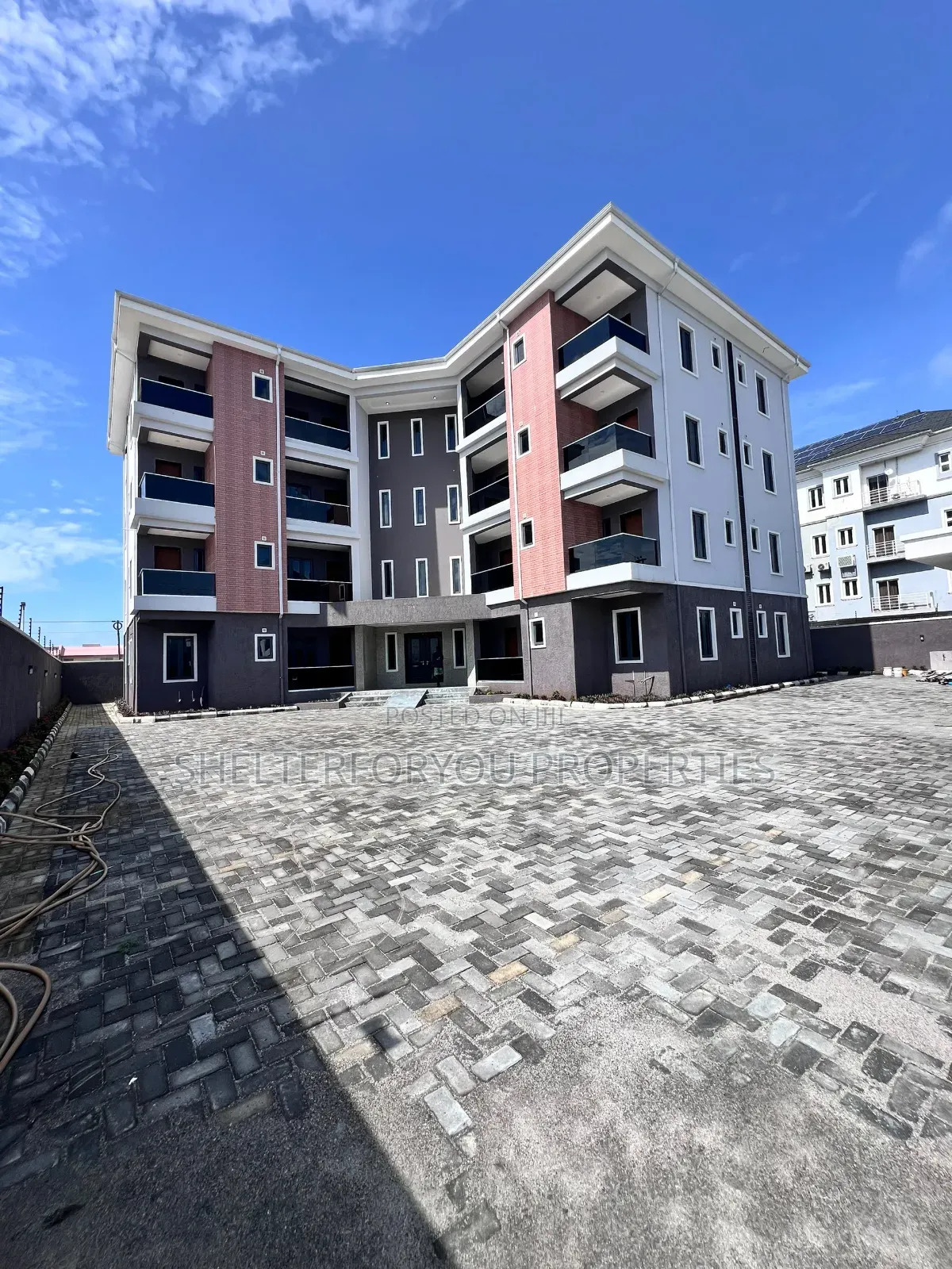 3bdrm Apartment in Lekki Phase 1 for rent