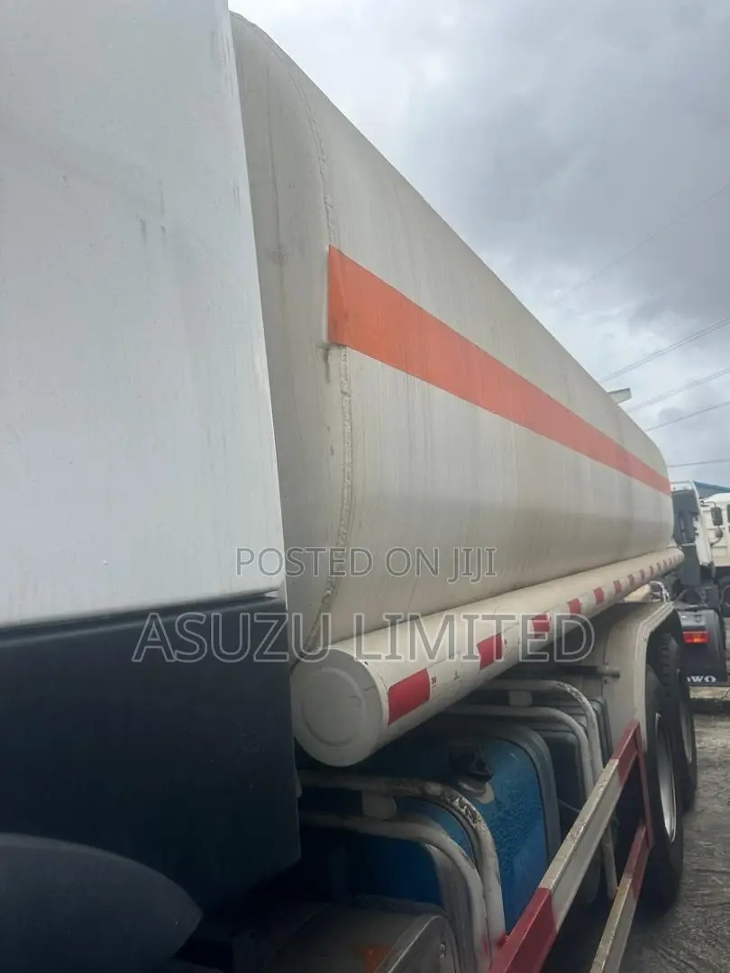 2021 Tokunbo Sinotruk Howo 6×4 Diesel Tanker